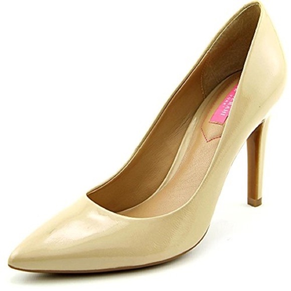 ISAAC MIZRAHI “Lamis” cream natural patent pointy toe heel Size 9 - Picture 1 of 11